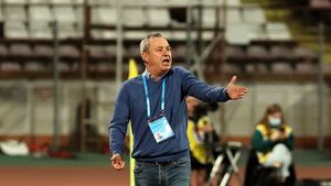 Mircea Rednic, furios pe Godberg Cooper pentru faptul că a văzut cartonașul roșu în Petrolul - UTA 0-0: „Erai rezerva rezervelor! Vezi-ți de treabă! Dai din mâini şi te cerţi cu toată lumea!”