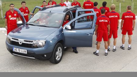 FOTO/ Lobonț, căpitan de Duster!