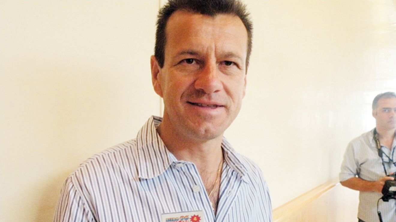 Dunga, suporterul de lux al Stelei:** "Îi țin pumnii lui Lăcătuș"