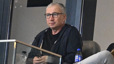 De ce e Dan Petrescu, un antrenor intransigent, soluția perfectă pentru debandada de la FCSB: „Ieșeam cu nasul spart!”