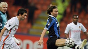 Milionarul se însoară a treia oară. La 55 ani, după două divorțuri și cu 7 copii, fostul celebru fotbalist și-a găsit o altă nevastă tinerică