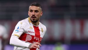 Isterie la sosirea lui Nicolae Stanciu în China! Au blocat aeroportul: „Regele român!”