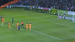 VIDEO | Ronaldinho a debutat la noul său club, Queretaro, și a stârnit hohote de râs la penalty-ul pe care l-a executat