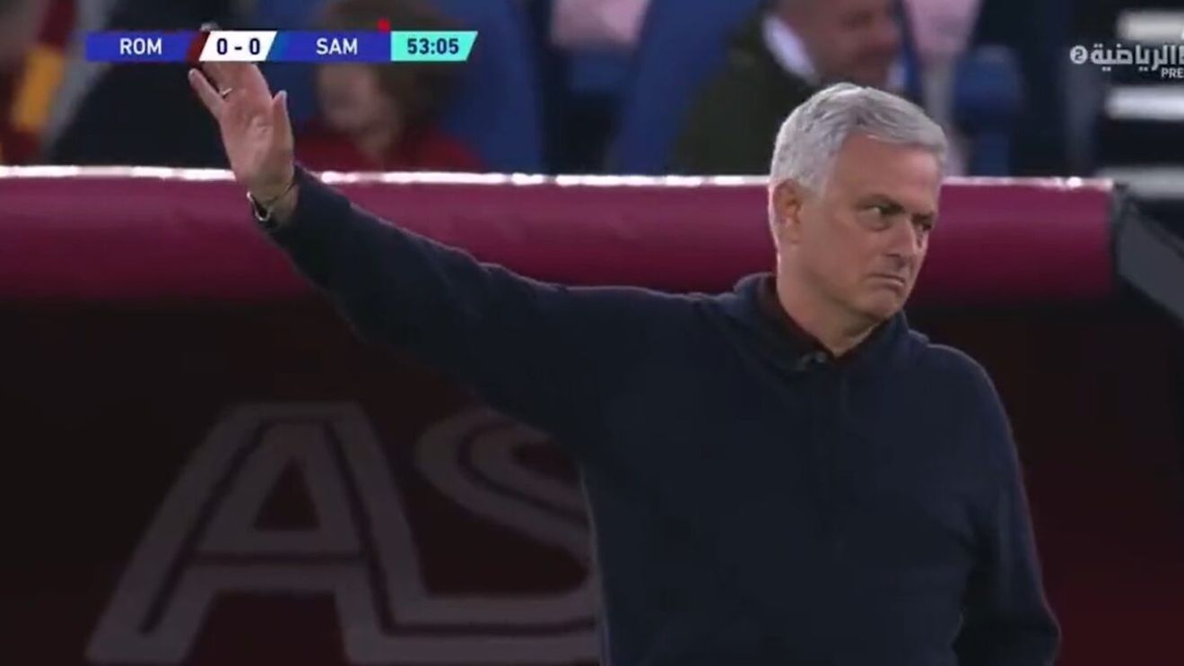 Gest superb făcut de Jose Mourinho în apărarea fostului elev! I-a rugat pe fanii Romei să nu îi mai adreseze injurii xenofobe lui Dejan Stankovic | VIDEO