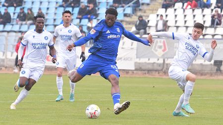 Încă două plecări de la FCU Craiova. Unul dintre jucători va continua în prima ligă