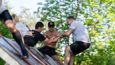 Celebra cursă Spartan Race ajunge în Capitală. „Acaparăm Bucureștiul!”. Se aleargă și pentru Invictus România