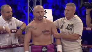 Daniel Corbeanu a câștigat lupta cu Flavius Biea de la Dynamite Fighting Show. Eduard Gafencu a ieșit plin de sânge din ring!