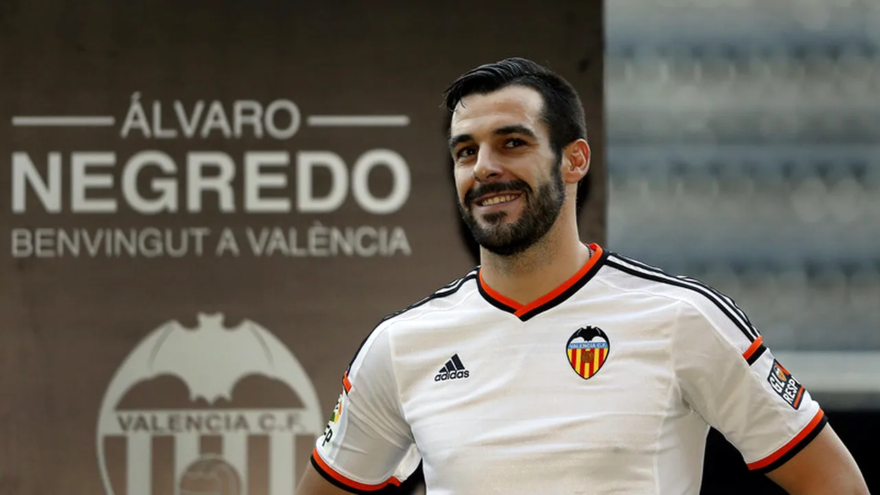 VIDEO | Primire de coșmar pentru Negredo la Valencia. Fanii au început să-l huiduie după ce a refuzat să sărute stema clubului