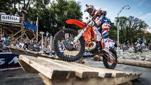 Red Bull Romaniacs 2015 va debuta mâine, la Sibiu. Timp de  un an au fost căutate cele mai grele trasee pentru enduriști