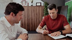 Cum au reacționat fanii Rapidului, după ce fostul stelist Costel Gâlcă a fost anunțat noul antrenor al echipei lui Dan Şucu