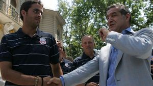 Becali: "I-am dat drumul lui Badea** pentru că Lăcătuș nu l-a vrut!"