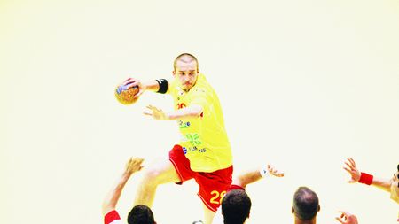 Își riscă sănătatea pentru România!** În teren, cu orice preț!