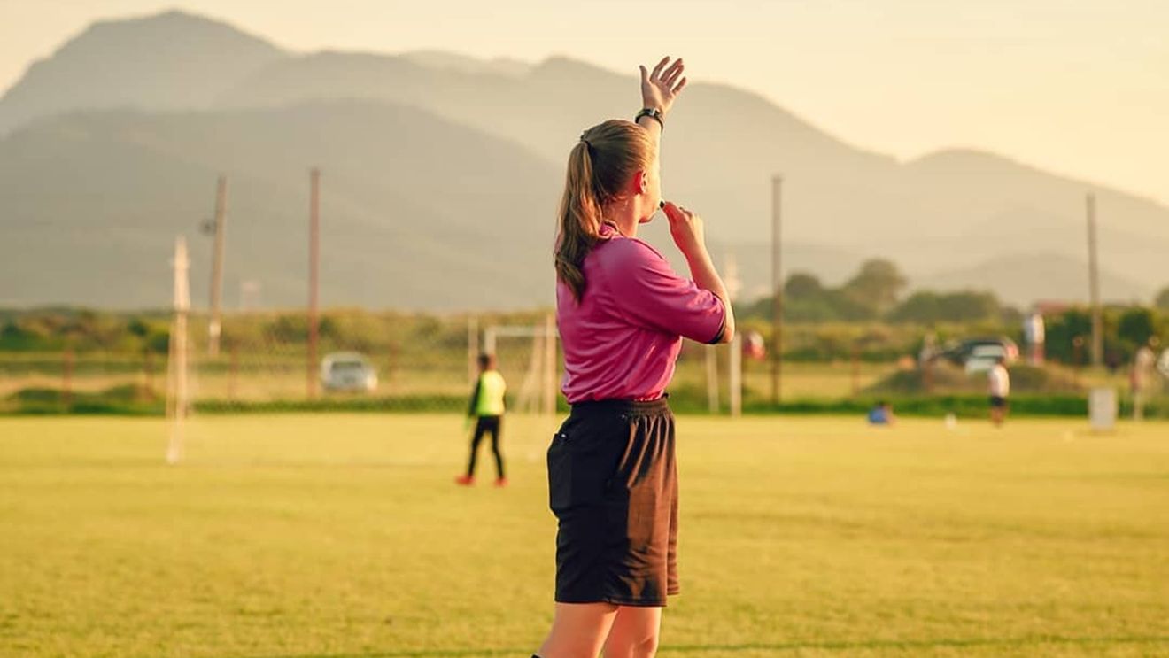 Cine e tânăra, arbitru de fotbal şi inginer de construcții aerospațiale, care a uimit la Românii au Talent