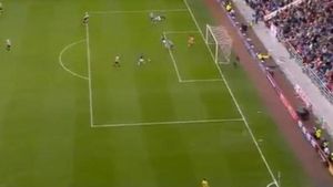 I-a tăiat calea pisica neagră!** VIDEO Ratare ULUITOARE în Anglia! Bale a reușit o cursă de senzație, dar ce a urmat este de toată jena pentru o vedetă