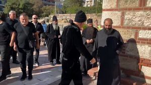 Imagini fabuloase PROSPORT cu Gigi Becali și „călugării FCSB” la Biserica Sfântul Dumitru din Salonic. Cum a venit îmbrăcat miliardarul român în lăcașul sfânt din Grecia