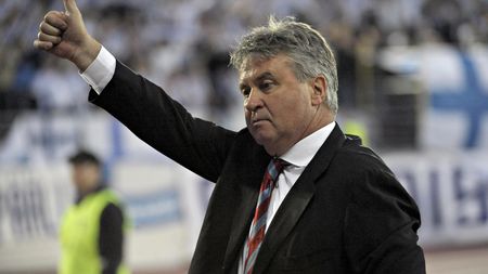 Benitez, pe făraș?** Hiddink vrea la Liverpool!