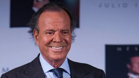 Julio Iglesias i-a mulțumit unui român în fața a 2.000 de persoane și toți s-au uitat cu uimire în sală: „Am fost tare mândru”