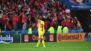 Eliminarea cu Albania prevestește crizele care dospesc chiar în această clipă în fotbalul românesc. Despăgubirile în cazul dezafilierii Craiovei pot reprezenta lovitura decisivă
