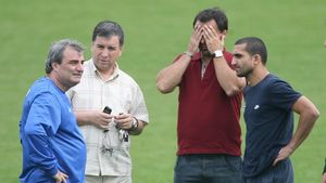 Argăseală:** "Am aflat că fanii vor să intre pe teren la meciul cu Poli! Atmosfera e tensionată și de oficialii Timișoarei!"