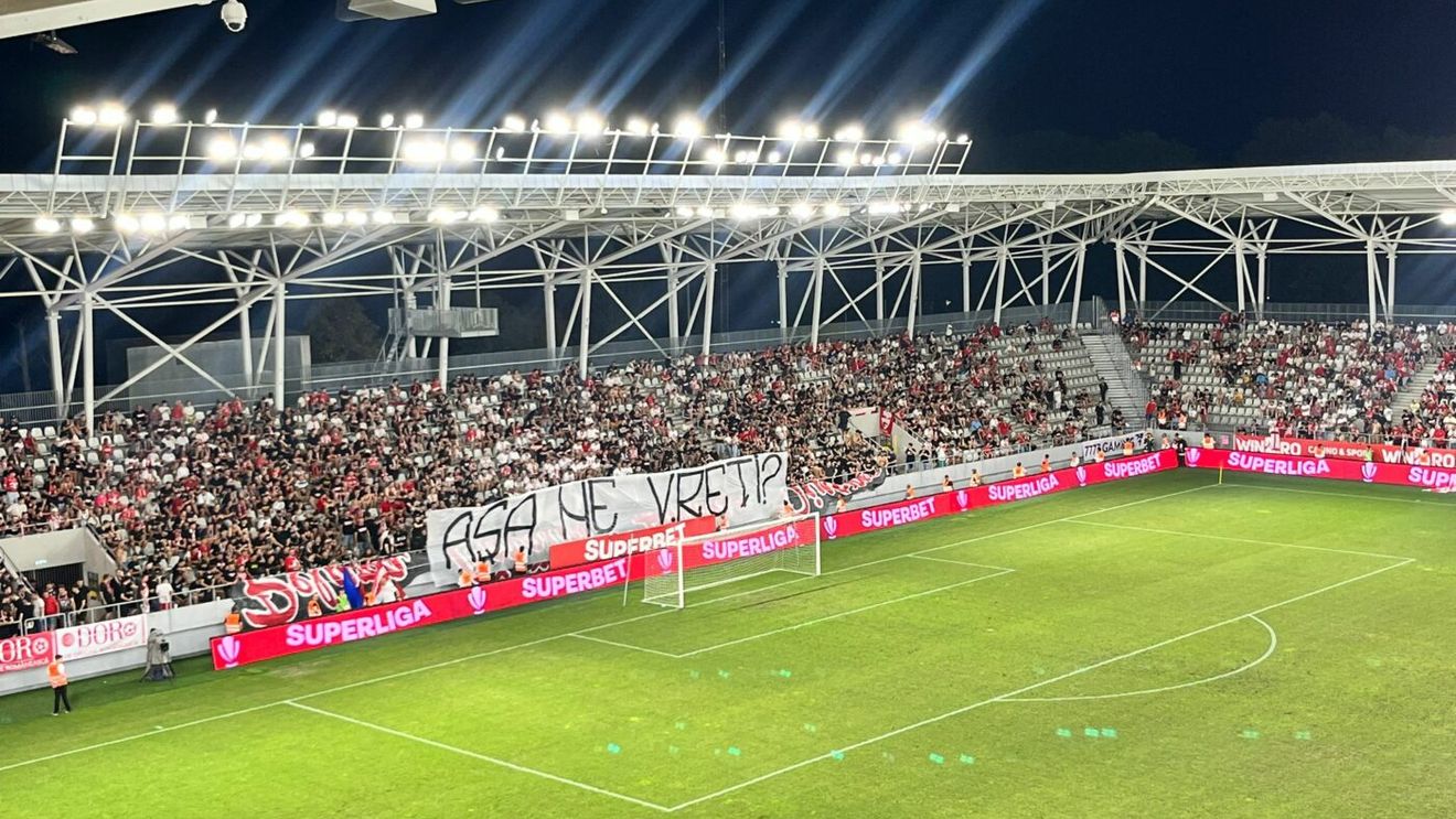 Protest fără precedent la Dinamo - Petrolul! Jucătorii lui Ovidiu Burcă s-au alăturat. „Ultras, nu paria!” | FOTO