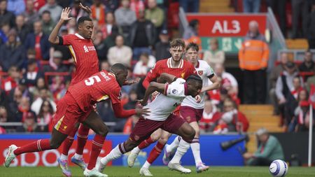 Liverpool se teme că superstarul francez va pleca la Real Madrid, la fel ca Trent Alexander-Arnold. Rămâne liber de contract, deşi e evaluat la 100.000.000 de euro