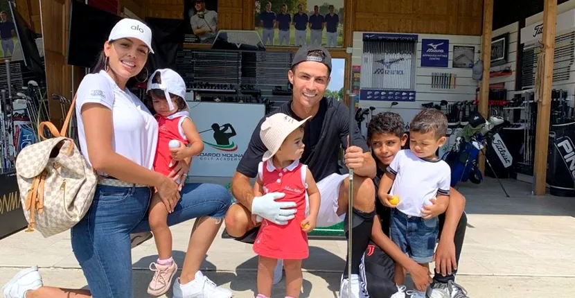 FOTO | Cristiano Ronaldo, vacanță de poveste cu iubita și cei patru copii ai săi