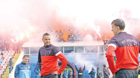 Surprize, surprize la antrenamentul steliștilor!** Galeria i-a motivat pe jucători înaintea meciului cu Dinamo
