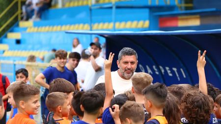 Cum a sărbătorit Marius Baciu ziua de 1 iunie! Antrenorul de la FCSB s-a distrat, alături de cei mici, într-un cartier al Capitalei la o academie din Top 20