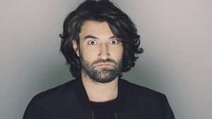 Smiley dărâmă două popice dintr-o lovitură! Lansează piesa "Flori de plastic" și scurtmetrajul animat conceput ca videoclip