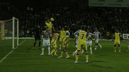 'Ă‚știa nu-s bărbați! Dacă se dovedește că am făcut blat, mă las călcat de tren!'** Stan îi atacă pe fani și anunță dezastrul: "Putem retrograda"