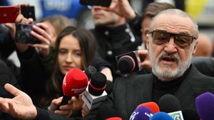 Gigi Becali, ieșire necontrolată după ce a fost chemat la Comisii: „Purtați respect, nebunilor! Duceți-vă la balamuc”
