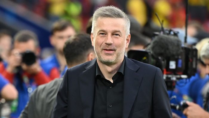 Edward Iordănescu ştie cu cine va vota în finala George Simion - Nicuşor Dan: "Să stăm drepți, mândri şi demni"