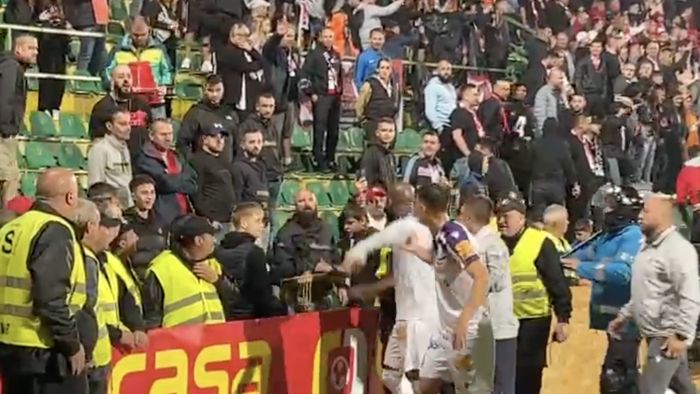 Atenție, Gigi Becali! Atacantul pe care vrei să îl cumperi e scandalagiu: Arnold Garita, conflict cu galeria lui Dinamo! | VIDEO