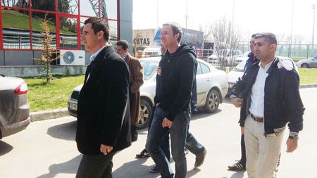 Întâi l-a "înghițit" pe Piți, apoi a uitat de cutia de carton!** Acum l-a luat de gât pe Narcis: cum i-a împăcat Becali pe MM și Răducan