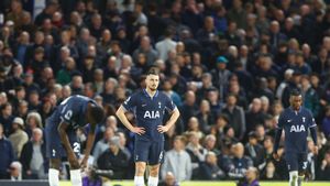 Efectul Radu Drăgușin face ravagii la Tottenham. Clubul a anunțat un fundaș central că va fi dat afară din vară