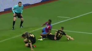 FOTO | Cel mai controversat moment de la Steaua - ASA Târgu-Mureș. Crăciunescu: "A fost penalty clar! Deposedează cu mâna!" 