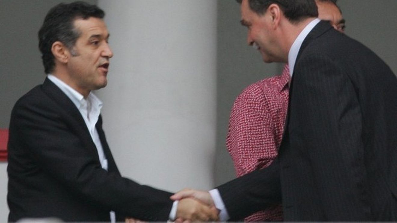 Becali: "Ilie are insomnii, nu știe cu cine să joace" / 'Vamă': "Atunci trimite-i un bilețel" :)