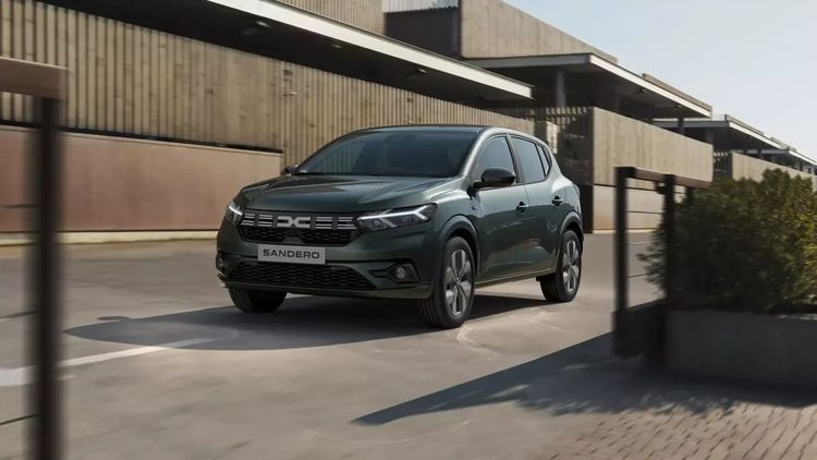 Francezii au comparat Dacia Sandero cu Hyundai i10: „Care e afacerea mai bună între cele două mașini cu preț accesibil”