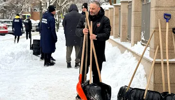 CS Gloria Bistrița are și o achiziție de la FCSB, iar Nicolae Grigore testează și alți jucători, inclusiv la dat zăpada cu lopata prin oraș!