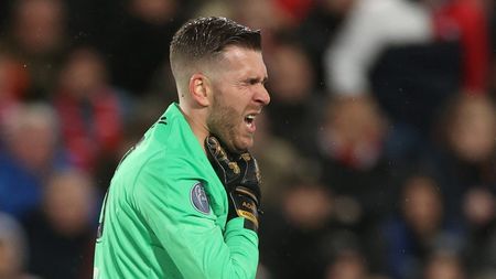 Adrian, portarul lui Liverpool, amenințat cu moartea după eliminarea din Champions League. Reacția goalkeeperului