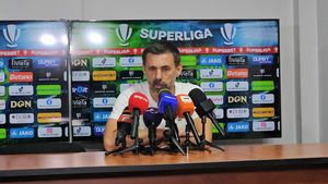 Reacția lui Kopic când a fost întrebat despre ce transferuri mai face Dinamo: "Voi fi fericit"