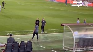 Gigi Becali de Arabia, acuzat că dictează la echipa antrenată de Laurențiu Reghecampf! Imaginile virale au ajuns pe internet | VIDEO