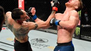 Viața bate filmul! Un celebru luptător UFC a ajuns la spital cu fața plină de sânge și a început să danseze cu stativul de perfuzii | VIDEO