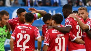 Secretul celui mai bun dinamovist din acest sezon. „E destul de liniștit și speriat să nu pățească ceva”. Ce spune oficialul care l-a adus pe Adnan Golubovic despre posibilul conflict dintre portar și Zeljko Kopic? VIDEO EXCLUSIV