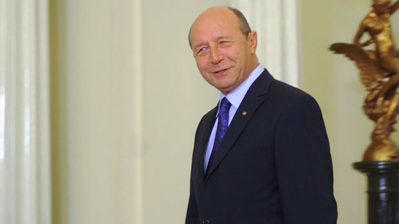 Președintele Traian Băsescu a avut prima reacție după "scandalul TVR":** "Românii trebuie să vadă integral Euro și Olimpiada, TVR trebuie desființată și reînființată"