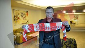 Dorinel Munteanu a fost prezentat OFICIAL:** "E o nouă provocare! Nu am venit să vând iluzii, dar consider că avem un lot valoros pentru Liga 1"