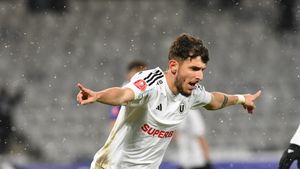 Pretențiile lui Ianis Stoica la U Cluj: „Condiționa să fie titular. A fost deranjat și de venirea lui Pănoiu!” + De ce a plecat Bogdan Vătăjelu