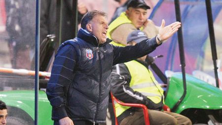 Becali, acuzat de fani