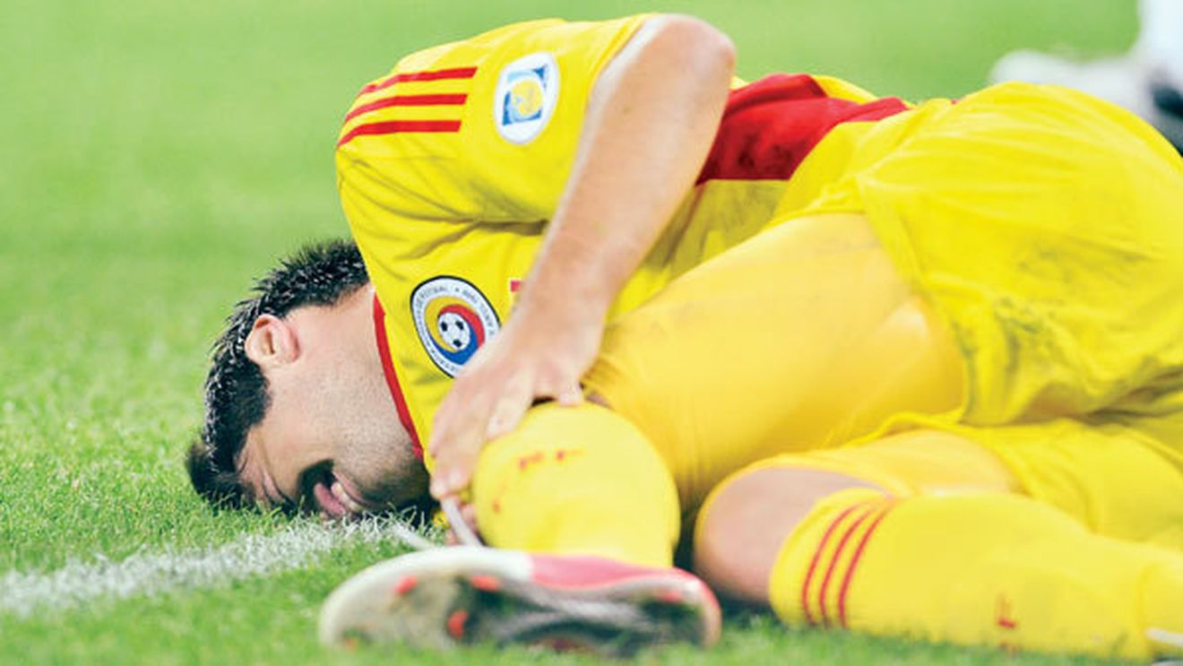 Ghinioanele se țin lanț de unul dintre favoriții lui Pițurcă!** Alexandu Mățel a părăsit antrenamentul din cauza unor dureri la genunchiul operat