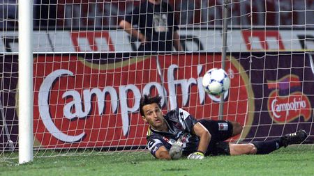 EXCLUSIV | A apărat la Dinamo, Steaua și Rapid și a povestit primul său gol în Liga 1: "Am vrut să mă întorc". Reacția portarului advers: "Bă, ești nesimțit?"